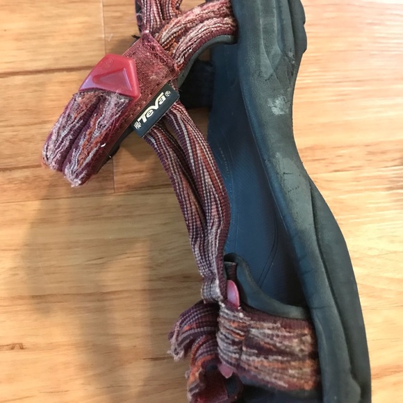 Tevas - Picture 3 of 4
